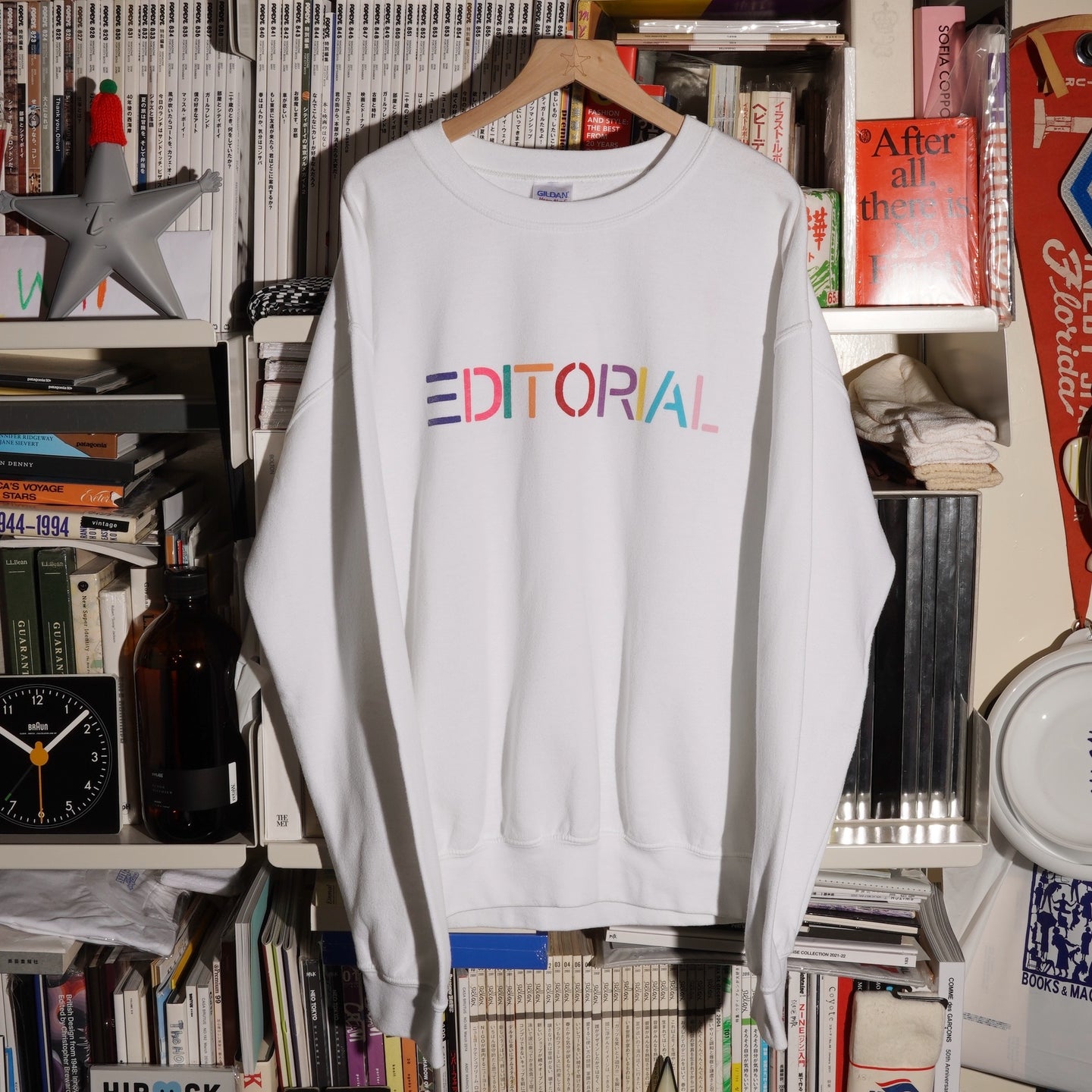 EDITORIAL SWEATSHIRT