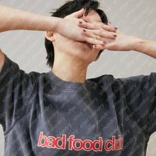 BAD FOOD CLUB S/S T-SHIRT (WASHED BLACK w/ RED)