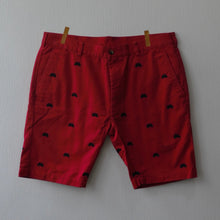 RED CRAB SHORTS