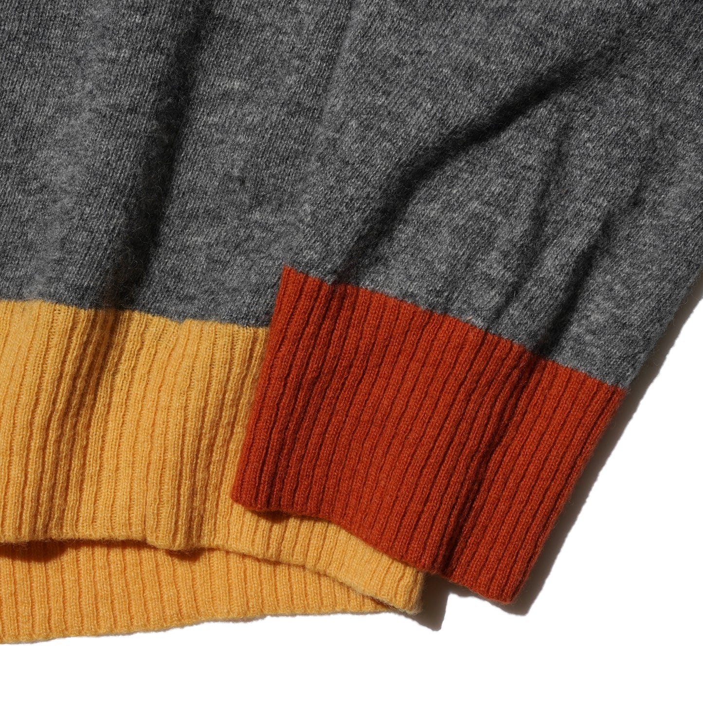 COLOR BLOCK V NECK SWEATER