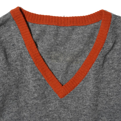 COLOR BLOCK V NECK SWEATER