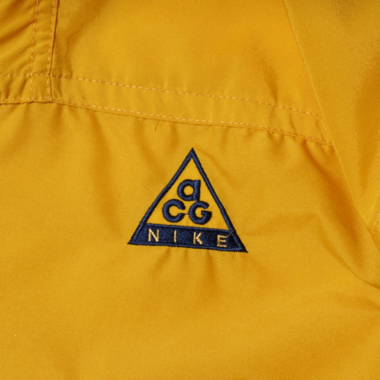 NIKE ACG NAVY LOGO WINDBREAKER PULLOVER (YELLOW)