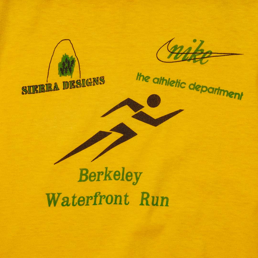 NIKE THE ATHLETIC DEPT x SIERRA DESIGNS "BERKELEY WATHERFRONT RUN" T-SHIRT