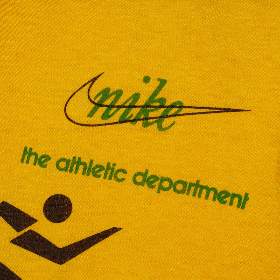 NIKE THE ATHLETIC DEPT x SIERRA DESIGNS "BERKELEY WATHERFRONT RUN" T-SHIRT